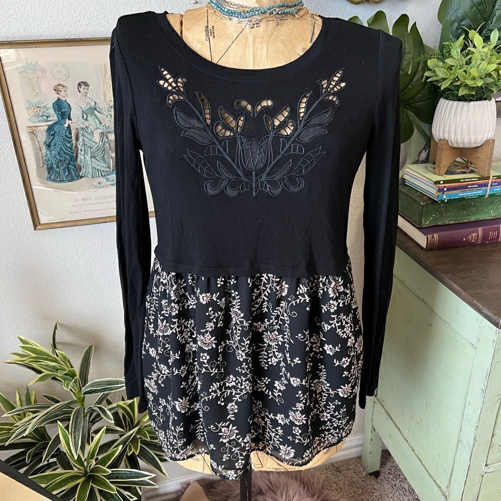 Pea In The Pod Black Floral Eyelet Embroidery Long Sleeve Maternity Blouse Sz S